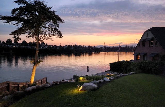 Manette Waterfront Beach Cottage