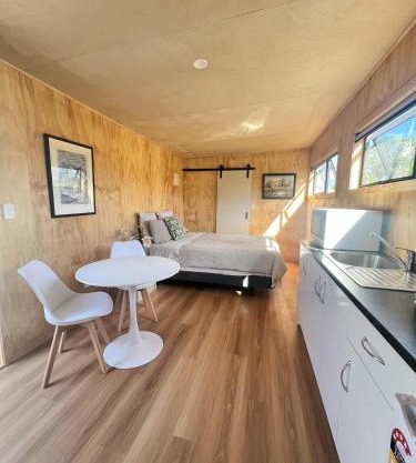 Mangawhai studio and a Room in Guest's House