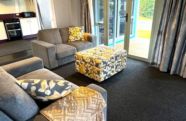 Mango at the Lake sleeps 8