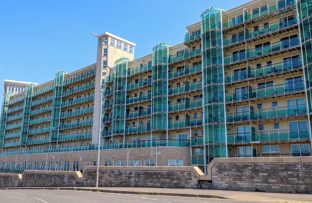 MANHATTAN BEACH, romantic in Castletown, Portland