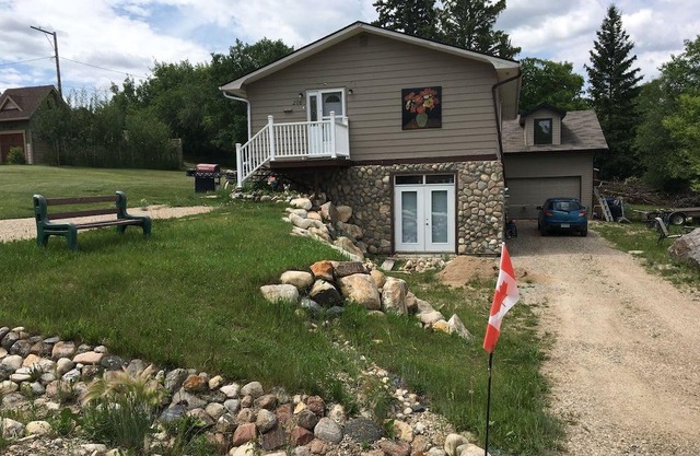 Manitou Beach House, family and pet friendly accomodation
