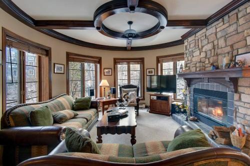 Manoirs-Luxury Golf - 1KM to Mont-Tremblant with AC