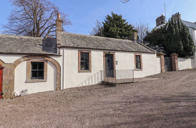 MANOR COTTAGE, family friendly, character holiday cottage in Wooler