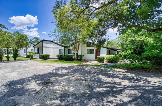 Manor Grove - 2 bd/1ba