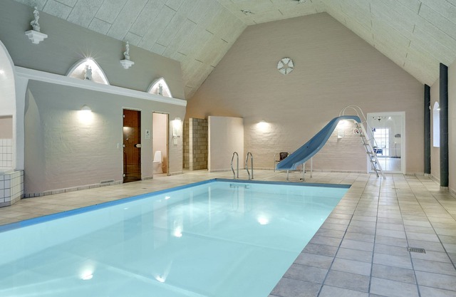 Gutshofferien in wunderschöner Umgebung. 41.000 m2 groß. Hallenbad. Wi-fi