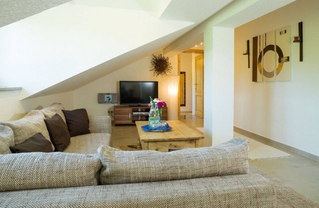 Mansardenwohnung mit zwei Schlafzimmern - Frühstückskorb, WLAN, Balkon