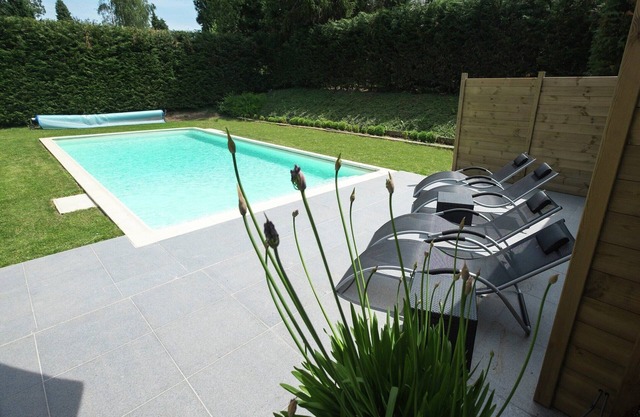 Modern Mansion zu Hastire par Del mat Pool