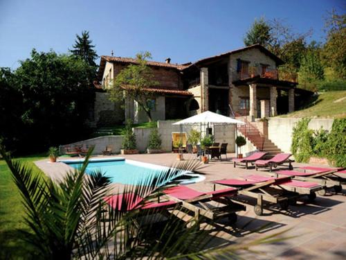 Mansion in Langhe with Pool and Winery Charm
