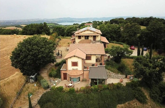 Moderne Villa in Montefiascone, Italien mit Pool