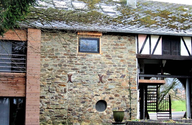 Modernes Landhaus in Robertville mit Grill