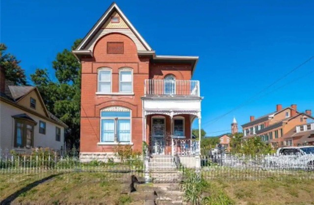 Mansion on market street! Downtown Hermann MO