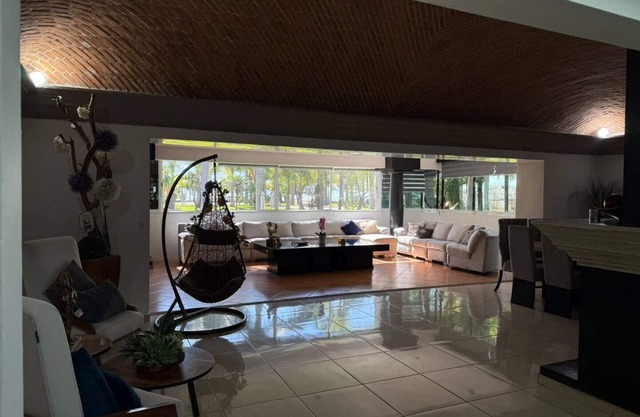 Mansion with Lake View, Garden and Pool
