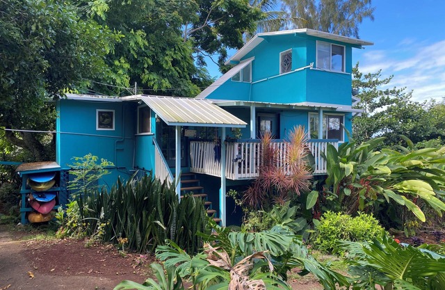 Beautiful suite with ocean view and sleeping 6 surrounded by lush gardens