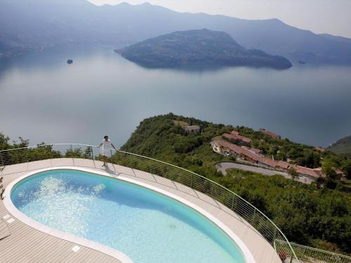 Mantegna - garten mit seeblick und schwimmbad