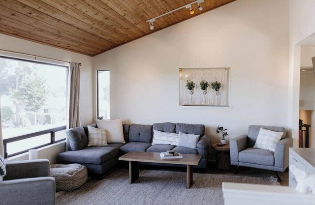 Manzanita Modern Beach Home