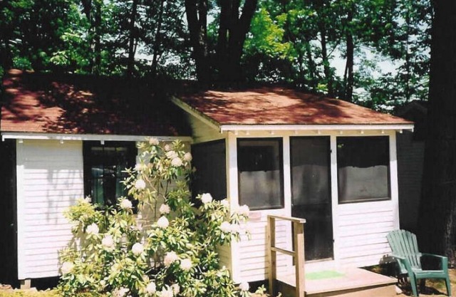 Maple Cottage-Private Beach-Pets Welcome - Round Table Lodge, Sebago, Maine