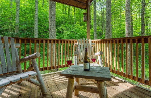 Cozy Mtn Cabin, Gas Log Fireplace+Firepit, Grill & Wi-Fi, Private, Nearby AVL!