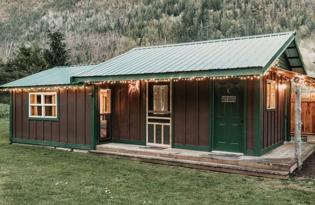 Maple Falls Cabin #71 - Rustic - Pets OK - Wi-Fi