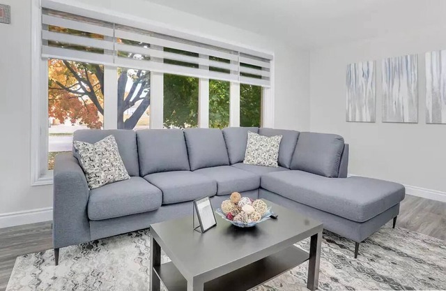 Maple Haven: Modern 3B/1.5B+Office,Kitchen,Parking