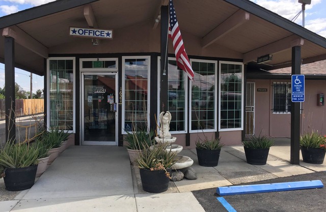 Maple Inn & Suites
