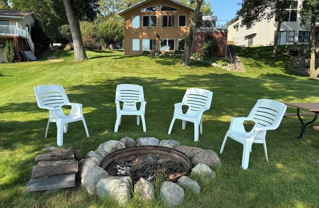 Maple Lake Retreat - Spacious lake home with private sand beach/swimming area
