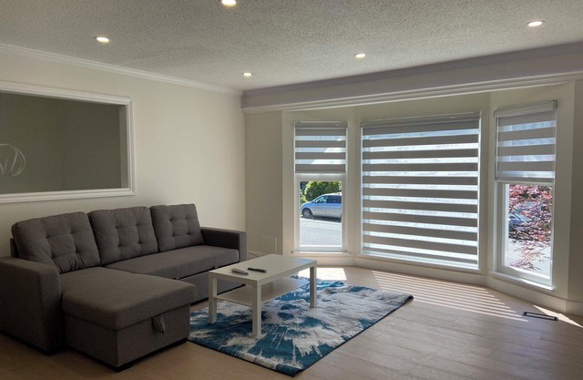 Maple Ridge W. Central /3 rooms 3 queen 1 sofa bed