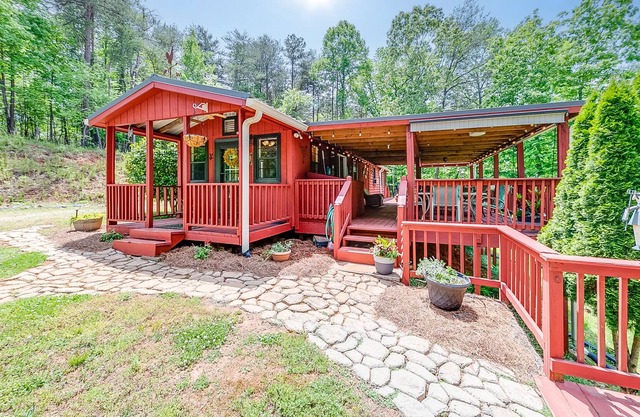 The Maple Rooster Cottage - Ein gemütlicher Rückzugsort mit Waldblick