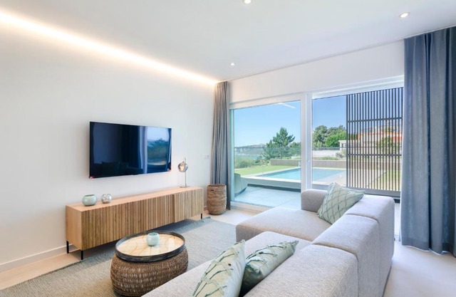 Mar a Vista - Condominium with Pool, Gym and Sea Views