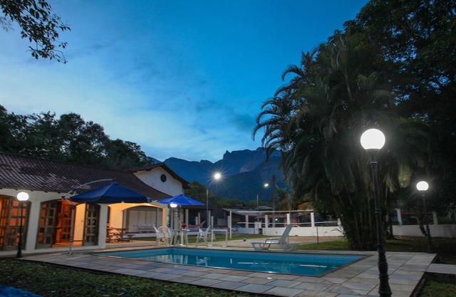 Maravilhosa Casa com Lazer Completo: Piscina, Rio, Salão de Jogos, Quadra e Mais