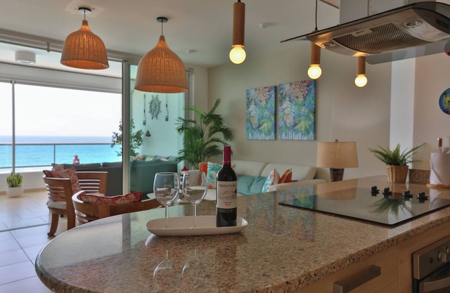Modern| Beachfront| Fast Wifi| View
