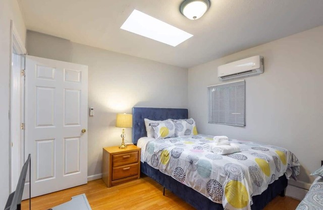 2BR Guest House | Downtown Redwood City | 10mins to Stanford/Palo Alto | Parking