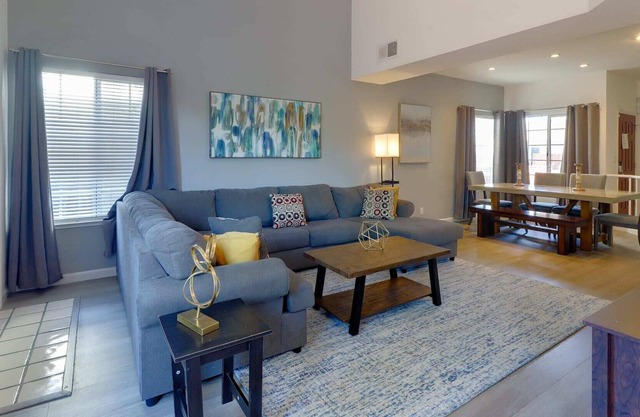 @ Marbella Lane - 4BR City Escape in Hayward