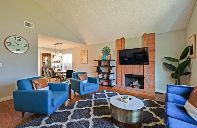 @ Marbella Lane - 4BR Home Away From Home Ldry