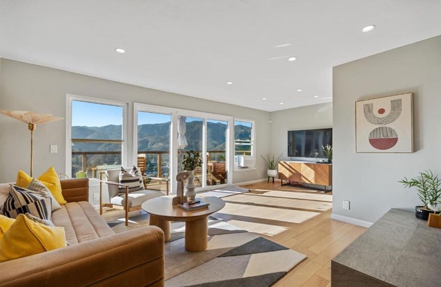 @ Marbella Lane - Chic Abode w/Mountain Skyline