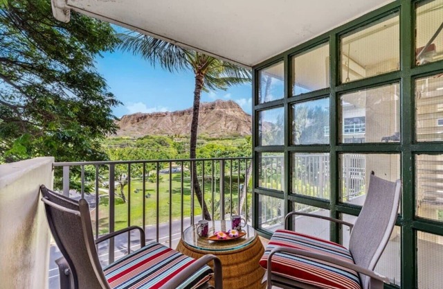 @ Marbella Lane -Coastal retreat near Diamond Head