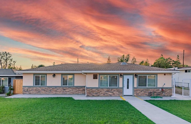 @ Marbella Lane - Cozy 7BR Property Near Claremont
