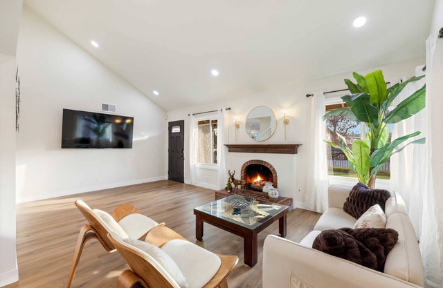 @ Marbella Lane - Cozy Gem Near Nature Trails