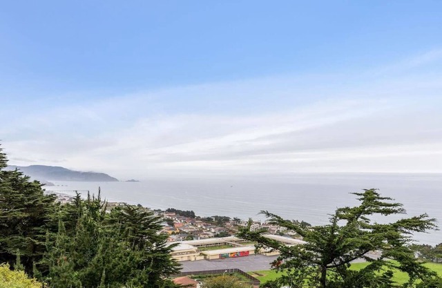 Top Coastline Views | Family Friendly | San Fran Airport West | Laundry+Parking