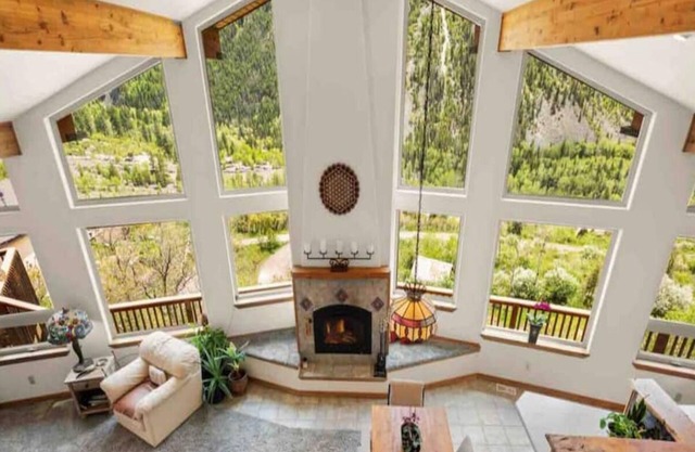 Marble Getaway 3bds w/ Pano Mt Views/ wood fire place