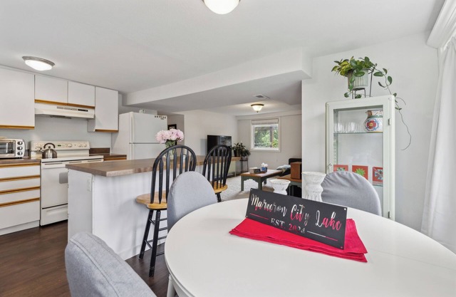 Marceron City Lake House - Mins to Downtown!