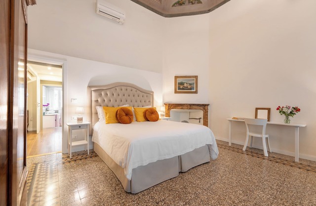 Marchese Bargagli Suite Apartment - Palazzo D'Ambra Historical Residence