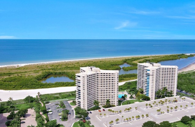 Marco Island - South Seas :2-Bedroom/2-Bath Condo.