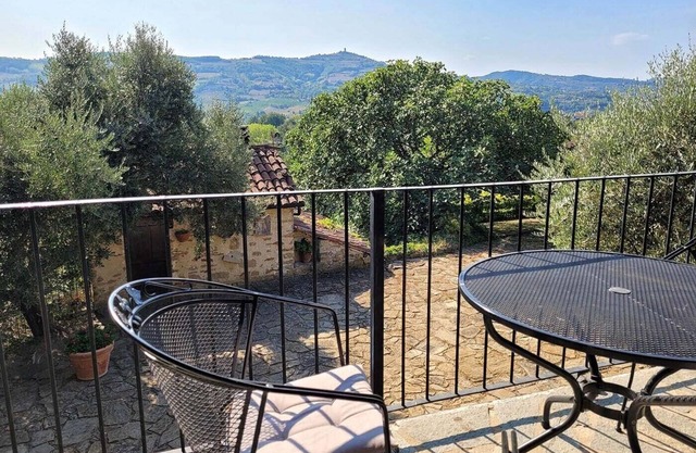 MARENCO LANGHE COUNTRY HOUSE Barbera | with pool, garden, view, wi-fi