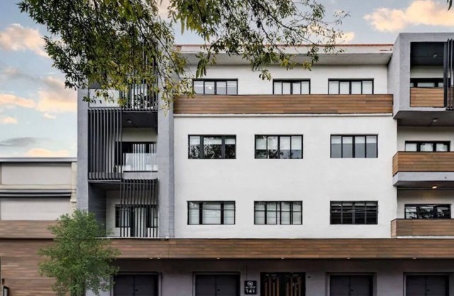 Mariano Escobedo Apartments by VH
