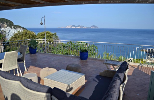 Maridea Ponza, CIRCE Three-room apartment, 2 bathrooms and private terrace