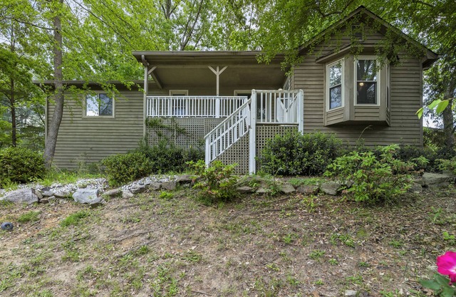 Marietta Hilltop Harmony: Close to Atlanta's Magic