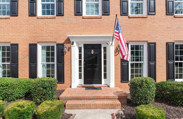 Marietta's Magnificent Manor - Pool access, centrally located to everything ATL