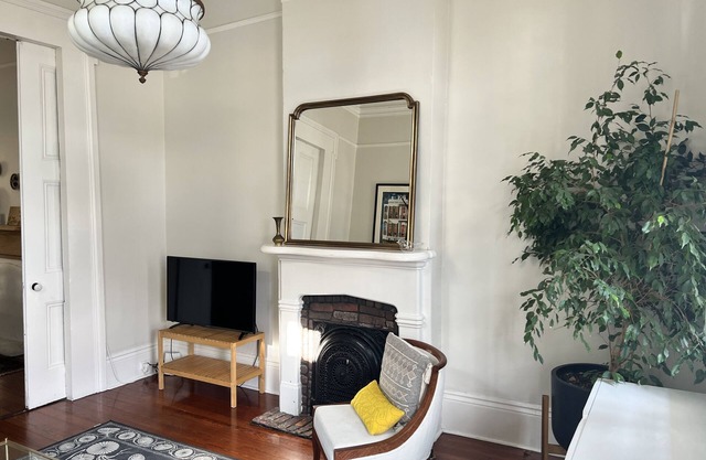 Marigny neighborhood- walking distance to bars and restaurants