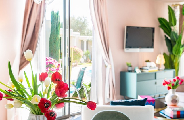 Mitte des Jahrhunderts geht Hollywood !! Kingsize-Bett, 2 Badezimmer / zu Fuß in die Stadt, Geschäfte und Restaurants