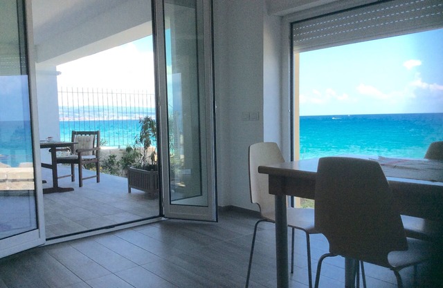 Marina Holiday Home - Haus am Meer, 10 Meter vom Strand entfernt - Pizzo Kalabrien